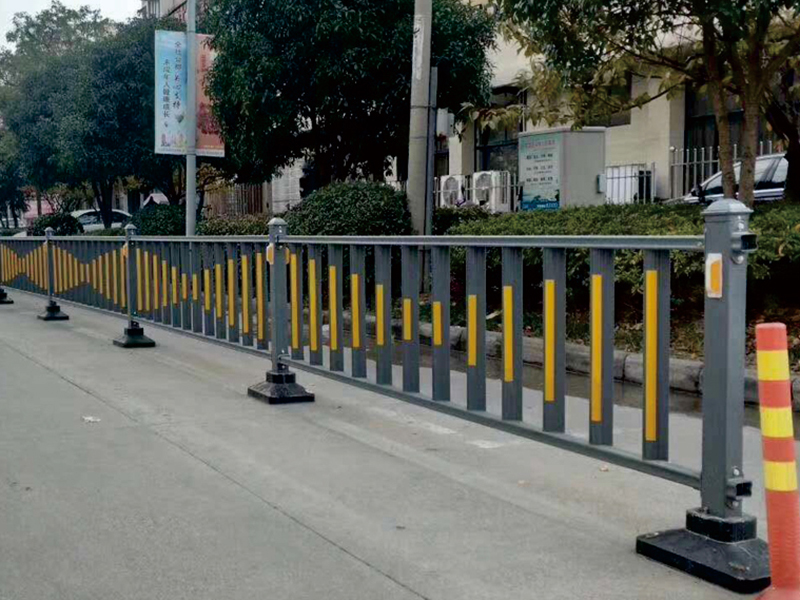 防眩(xuan)闆護欄(lan)廠傢(jia)